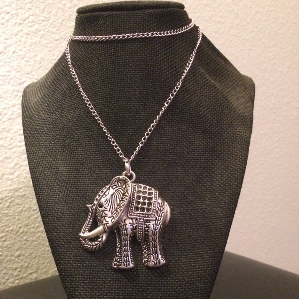 Long small chain necklace with elephant pedant!